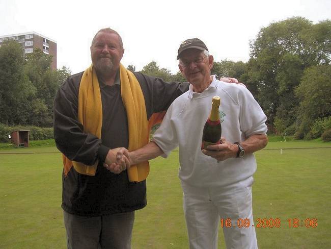 pic_02.jpg - Peter Dennis receives the bottle of bubbly from Richard Thompson "for most hoops difference in 45 minutes of play  (total 27 hoops)".   I remain dumbfounded at the number of hoops run in the 45 minute challenge.  Quite astounding.