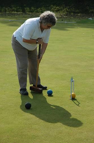 pic_02.jpg - Jean Wilson with a tricky Blue earlier in the tournament.