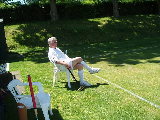 N1.jpg - John L watches as Owen Bryce beats him +25