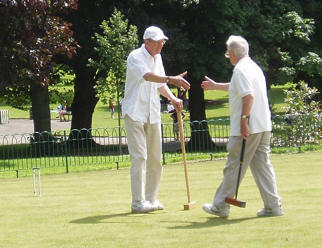 St4.jpg - Philip sealing his win against Stourport captain Richard Broome with a handshake